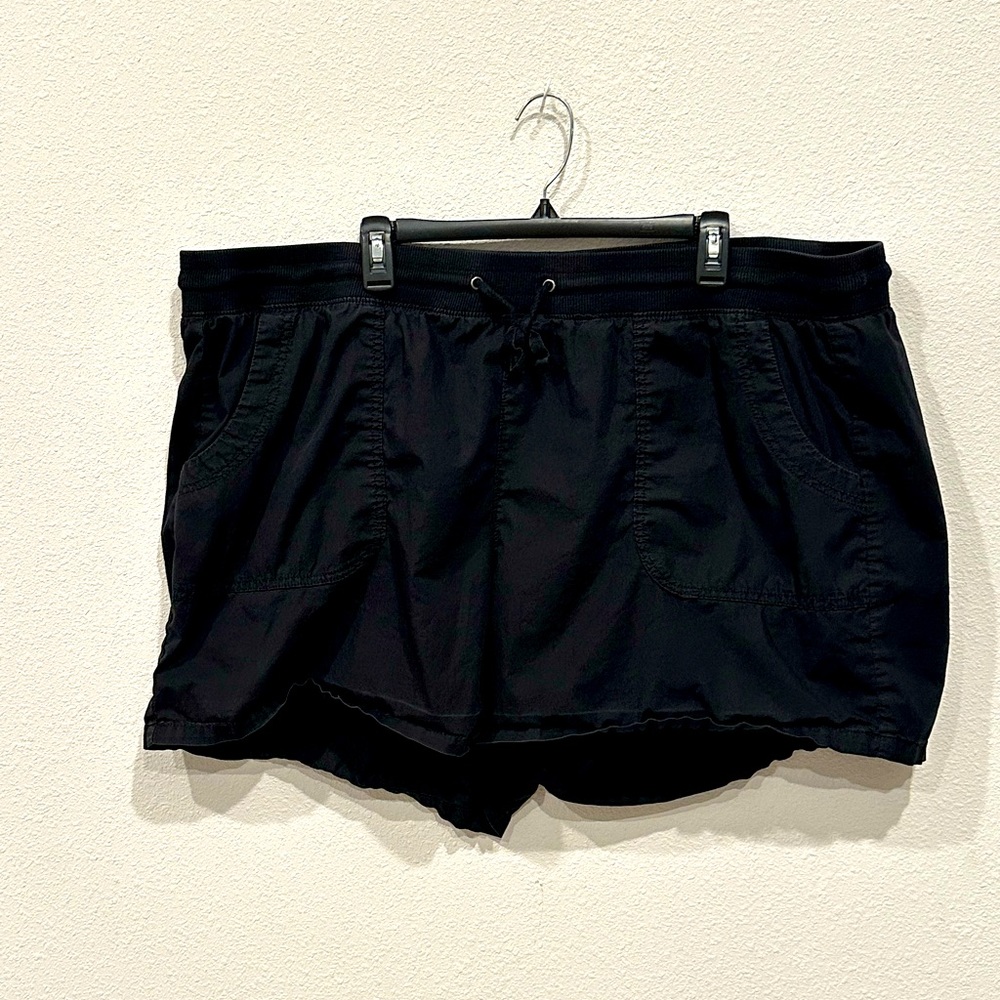 Evri Womens Stretchy Shorts, 24W.